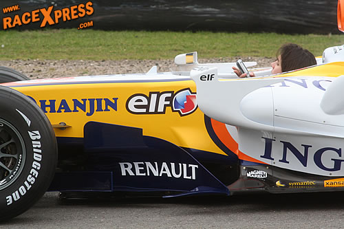 Het ING Renault F1 Team huurde twee dagen Circuit Park Zandvoort af voor fotosessies. Foto's door Emil Bilars, orangehat.nl