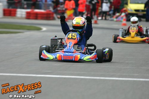 Axel van der Burgt wint eerste race