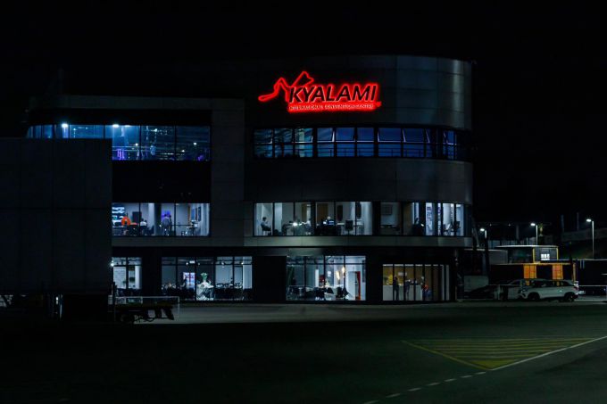 Intercontinental GT Challenge Kyalami 9 Hour 2023 nachtopname Kyalami neon