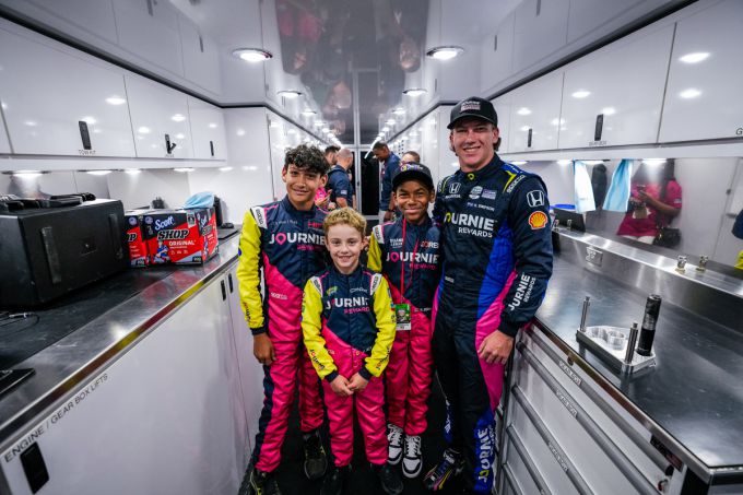 Journie Rewards creëert levensveranderende ervaringen voor gezinnen van de Driving Academy