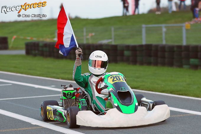 Kartbelofte Jermaine de Vries kroont zich tot kampioen bij NXT in de 2-takt Senior Nationaal