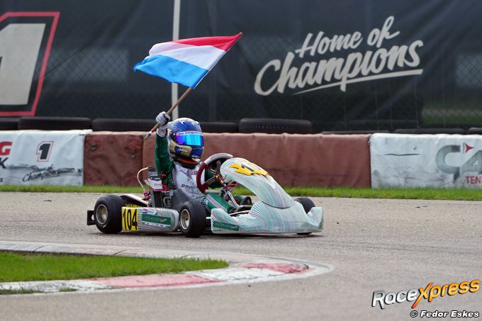 Mik Klinkers kroont zich in debuutseizoen tot Nederlands kampioen karten