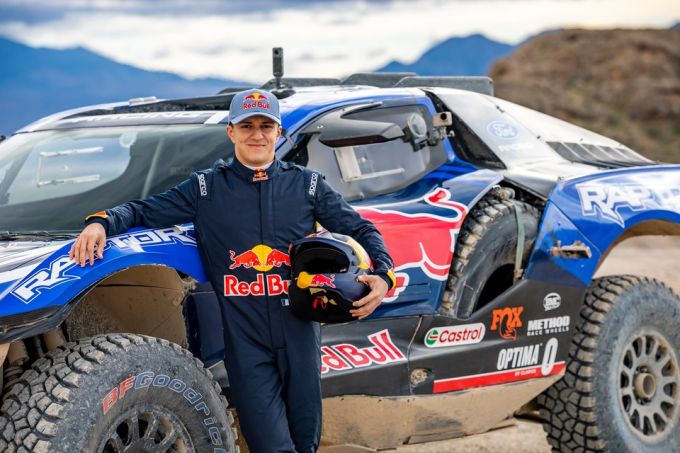 Isack Hadjar Red Bull F1 debuut en de Dakar Ford Raptor T1+ Foto 3