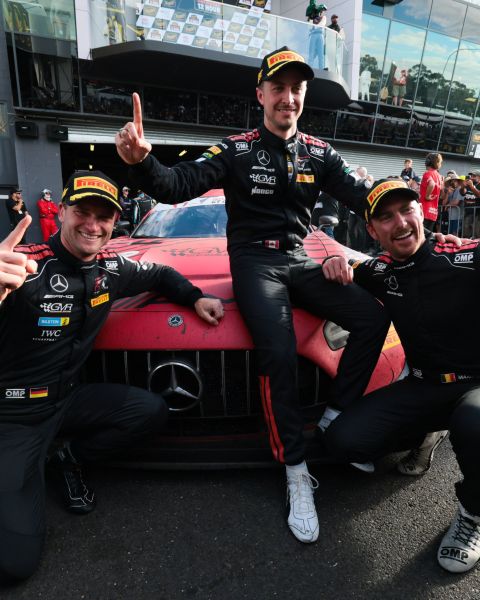 Bathurst 12 Hour 2026 Van laatste naar legende, Mercedes-AMG schrijft geschiedenis met megastunt