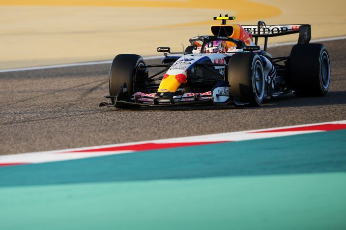 Liam Lawson F1 Visa Cash App Racing Bulls (Racing Bulls) actie track Bahrain