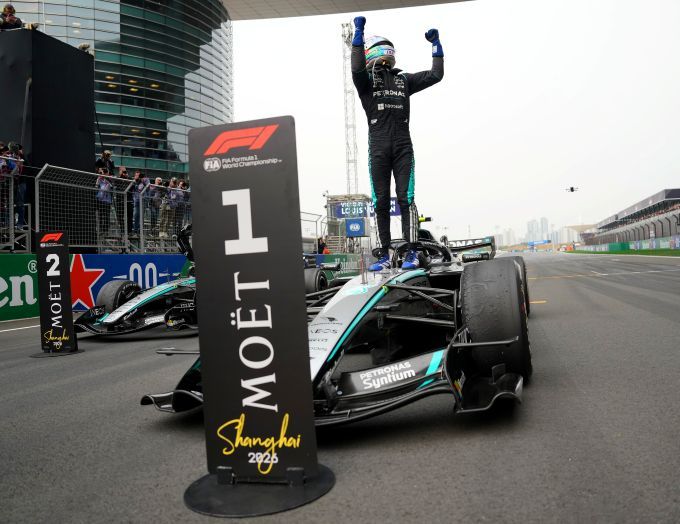 Mercedes-AMG F1 GP China 1-2 overwinning