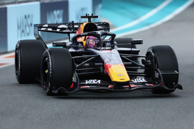 Stewards geven tekst en uitleg waarom straf Max Verstappen pas na de race kwam: 